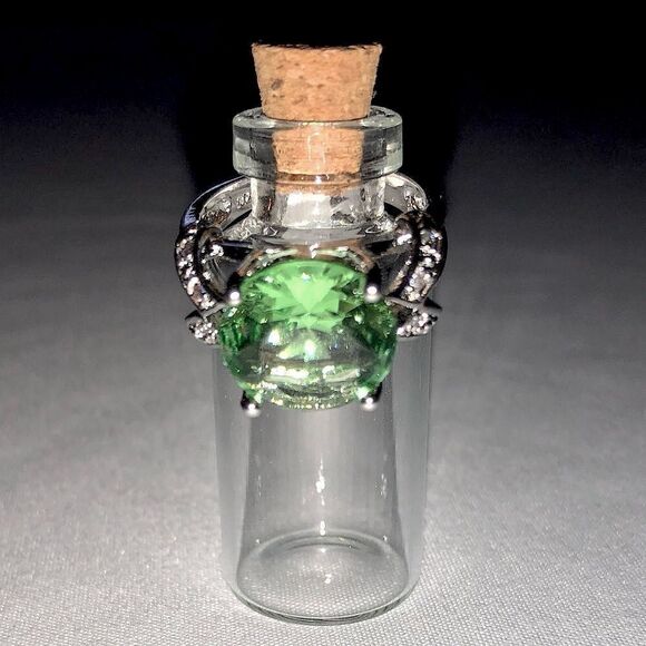 💕5️⃣ Sterling silver size 6 ring and Cz on sides - Picture 1 of 3